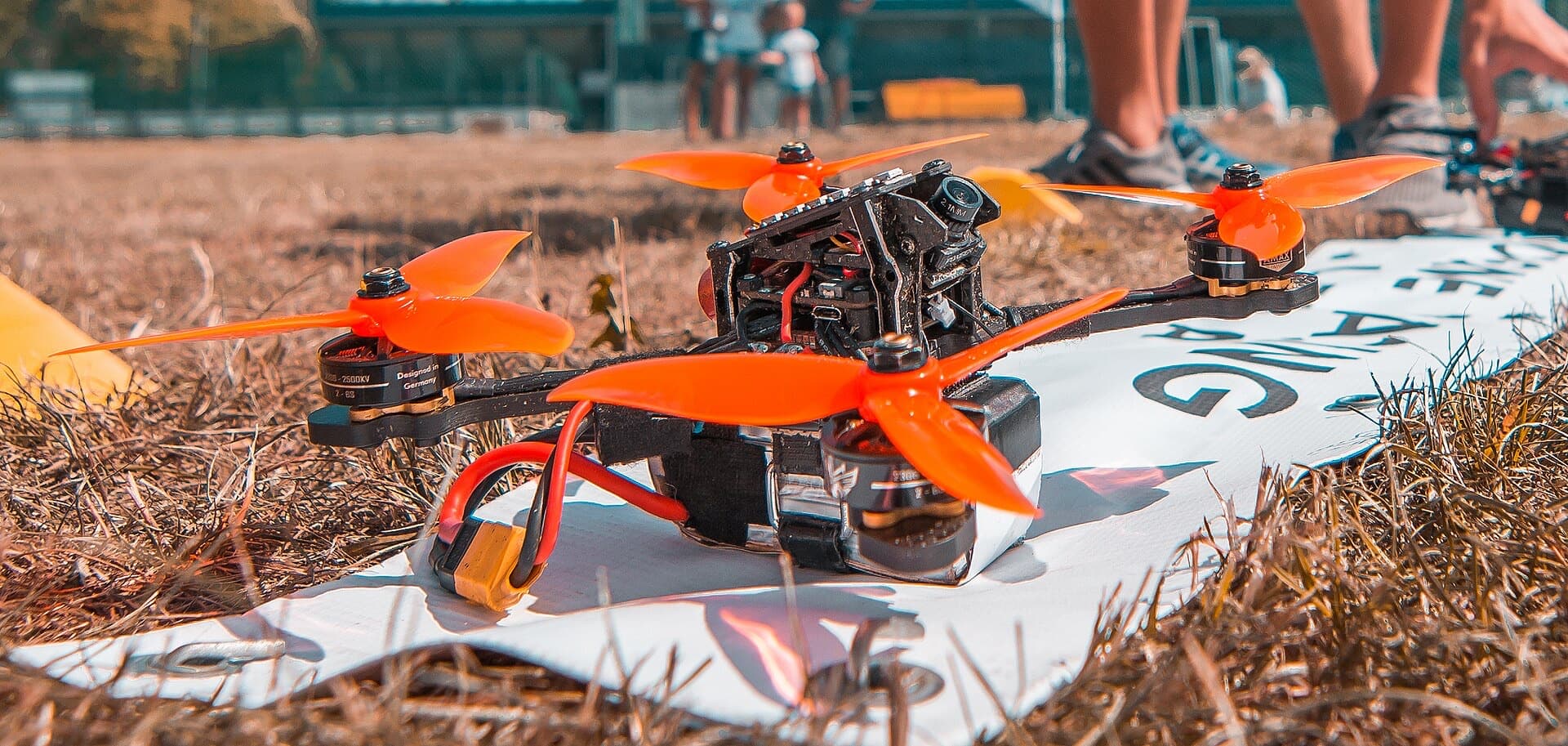 Quadkopter FPV z pakietem akumulatorowym i złączem XT60